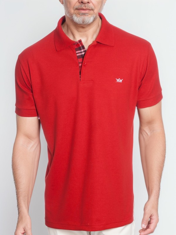 Camisa polo vermelha com detalhe xadrez